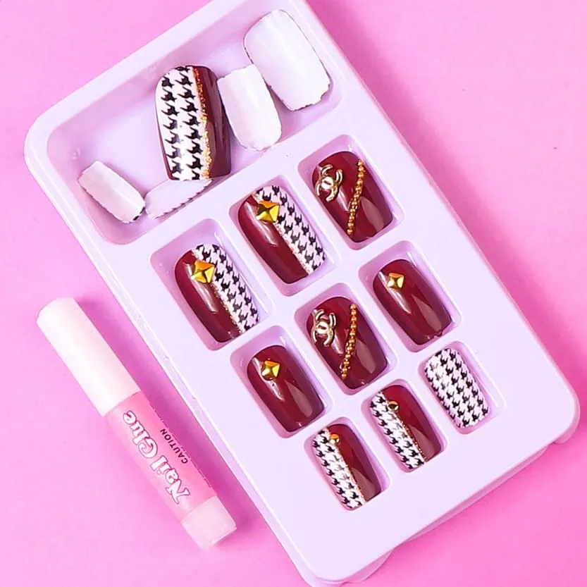 Mahroon Checked Faux Nail